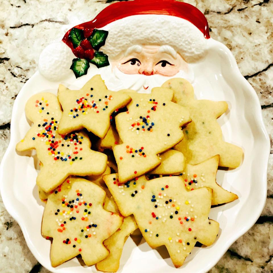 baking-sugar-cookies-showmemama