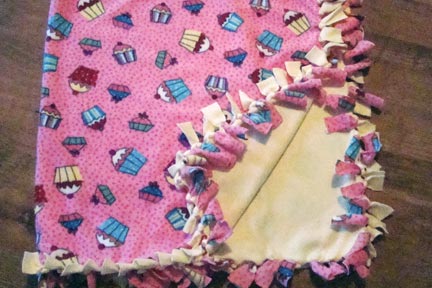 How to make a fleece blanket - easy no sew fleece blanket